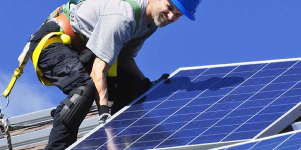 Économies d’énergie : installation de panneaux solaires photovoltaïques